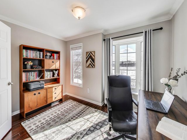10 - 210 Manitoba St