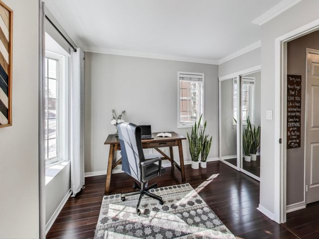 10 - 210 Manitoba St