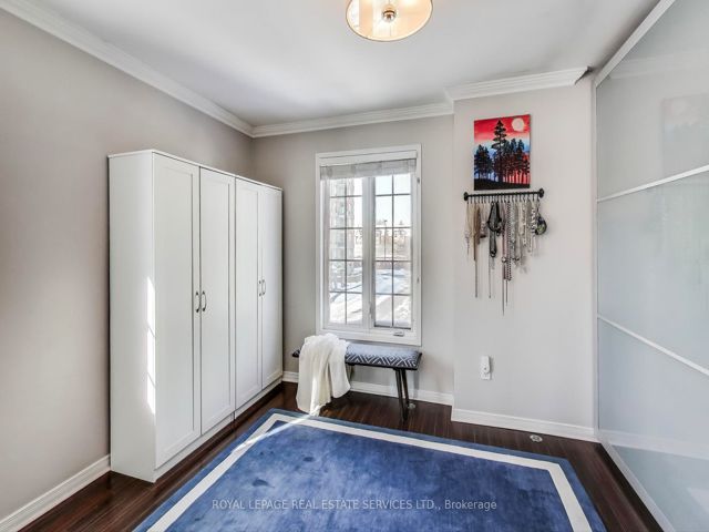 10 - 210 Manitoba St