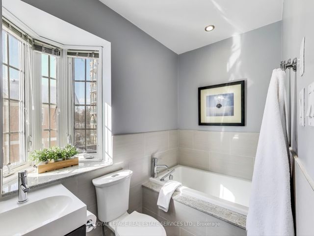 10 - 210 Manitoba St