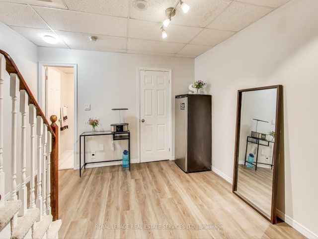 10 - 210 Manitoba St