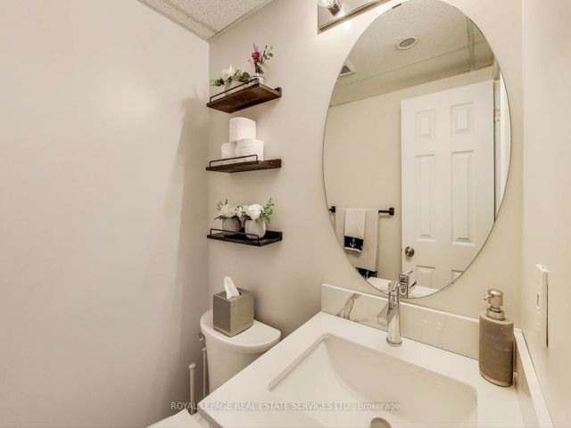 10 - 210 Manitoba St