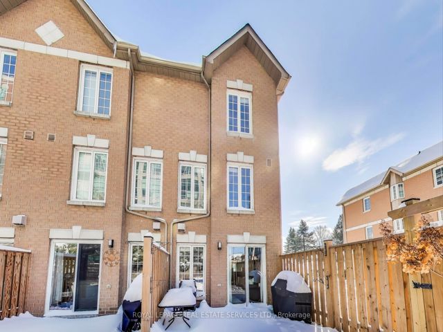 10 - 210 Manitoba St