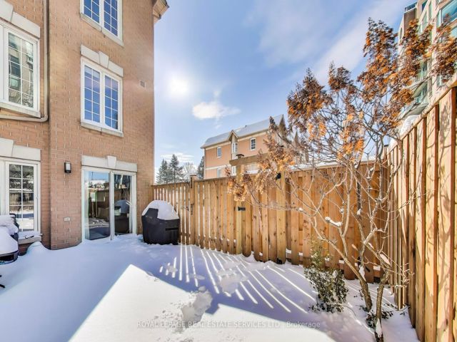 10 - 210 Manitoba St