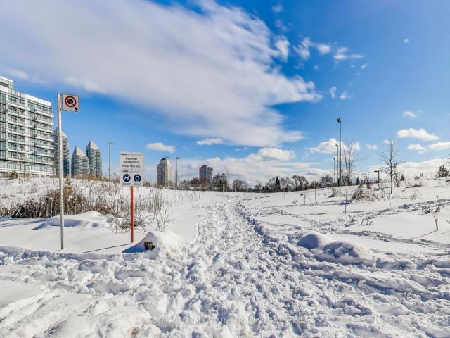 10 - 210 Manitoba St