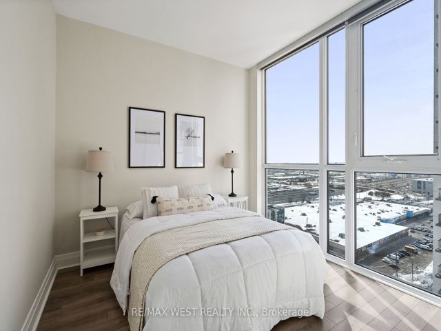 1710 - 17 Zorra St