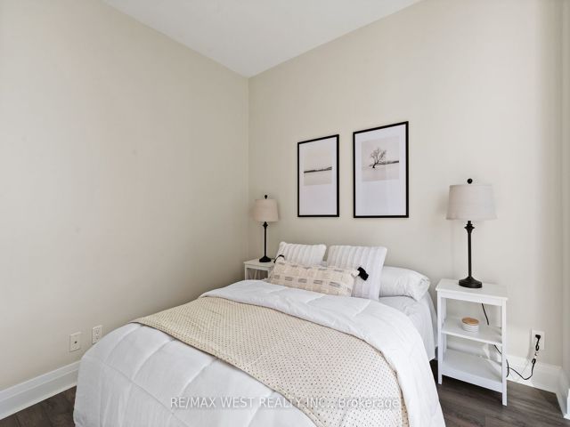 1710 - 17 Zorra St