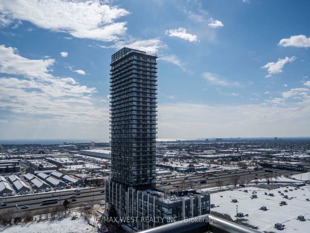 1710 - 17 Zorra St