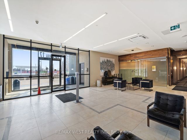 1710 - 17 Zorra St