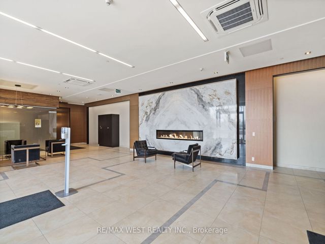 1710 - 17 Zorra St