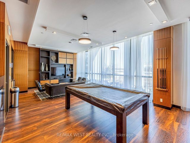1710 - 17 Zorra St