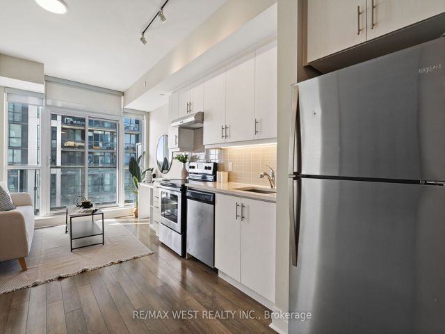 1710 - 17 Zorra St