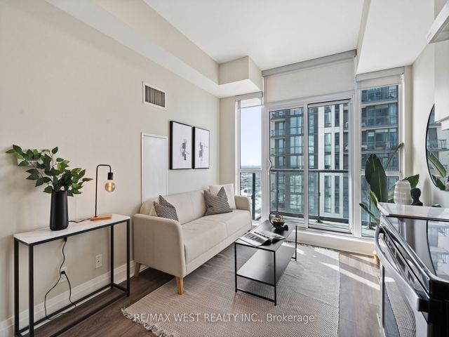 1710 - 17 Zorra St