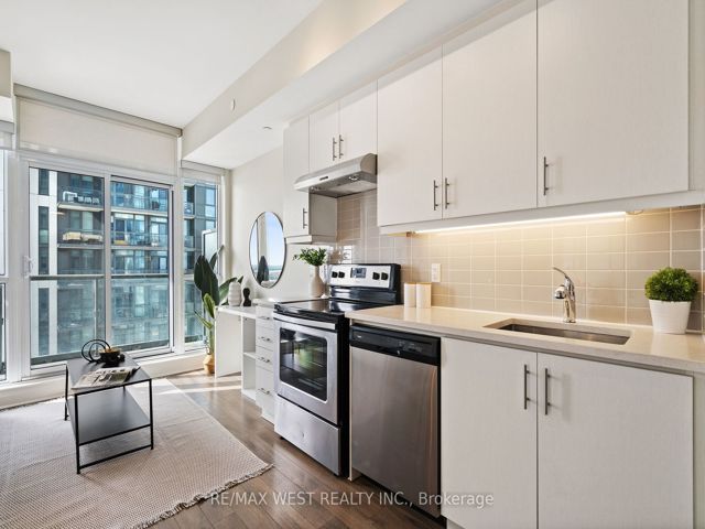 1710 - 17 Zorra St