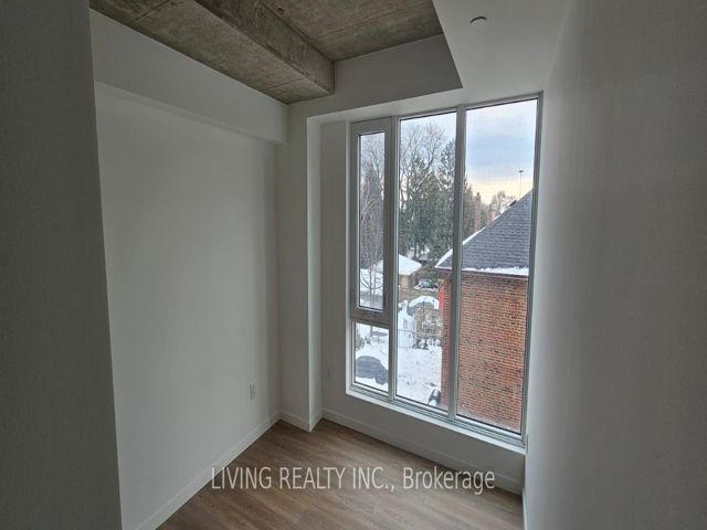 207 - 689 The Queensway