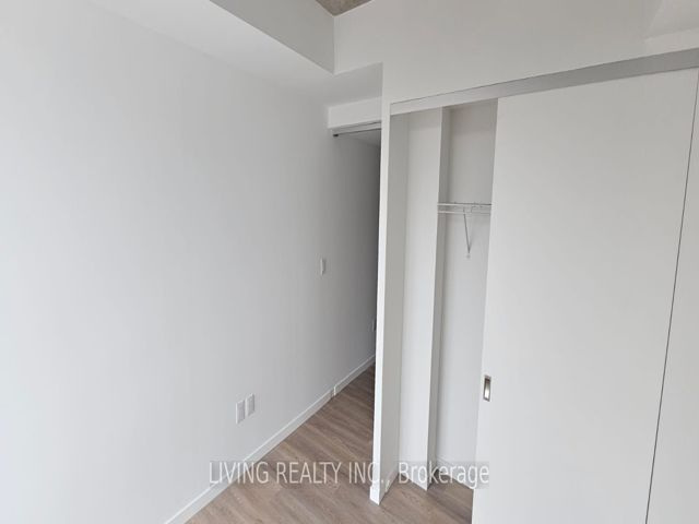207 - 689 The Queensway