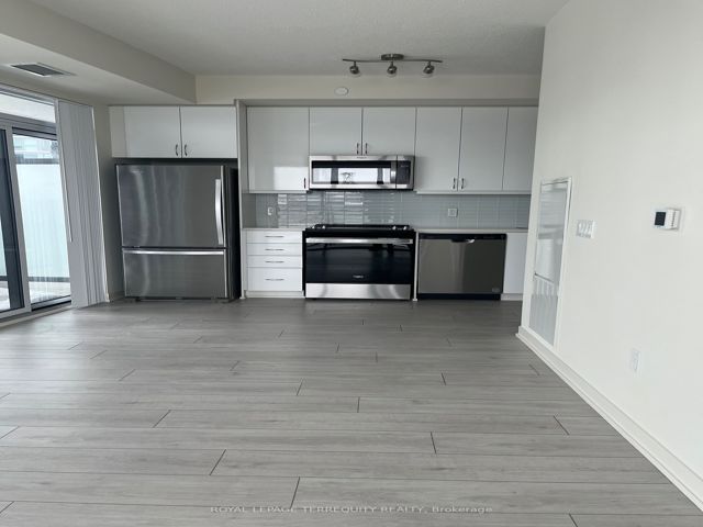 1111 - 38 Annie Craig Dr