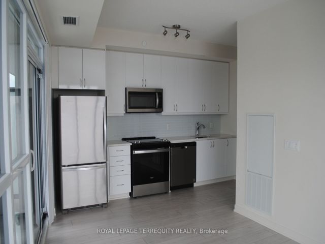 1111 - 38 Annie Craig Dr