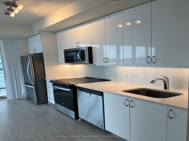 1111 - 38 Annie Craig Dr