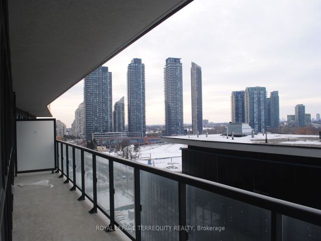 1111 - 38 Annie Craig Dr