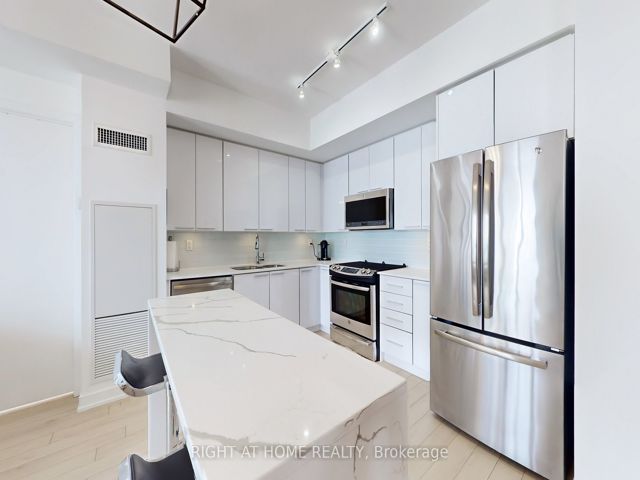 3510 - 10 Park Lawn Rd