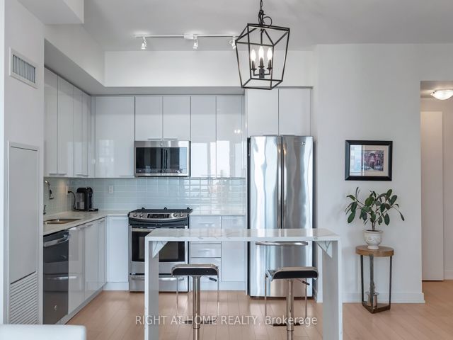 3510 - 10 Park Lawn Rd
