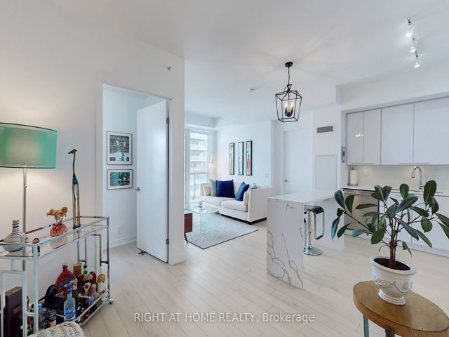 3510 - 10 Park Lawn Rd