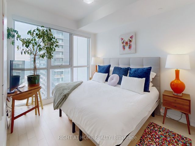 3510 - 10 Park Lawn Rd