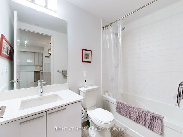 3510 - 10 Park Lawn Rd