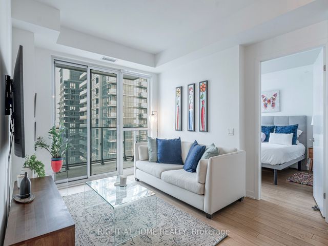 3510 - 10 Park Lawn Rd