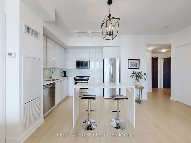 3510 - 10 Park Lawn Rd