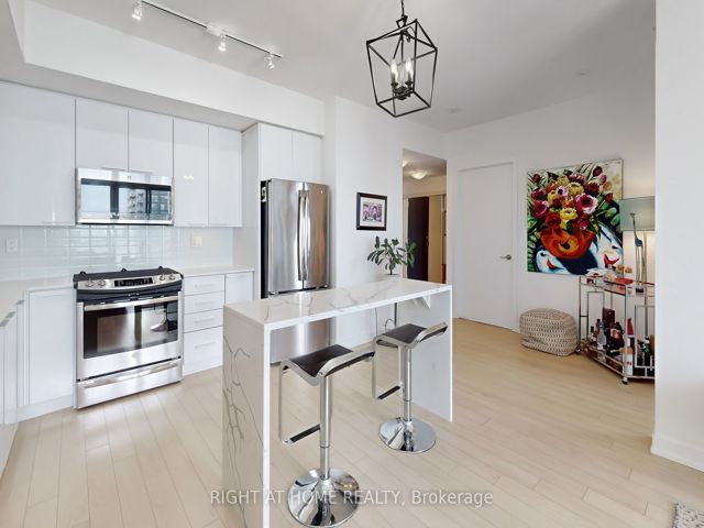 3510 - 10 Park Lawn Rd