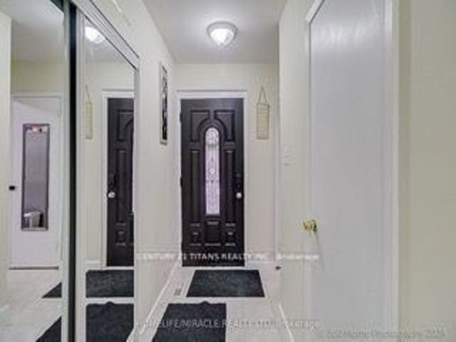 8 - 382 Driftwood Ave