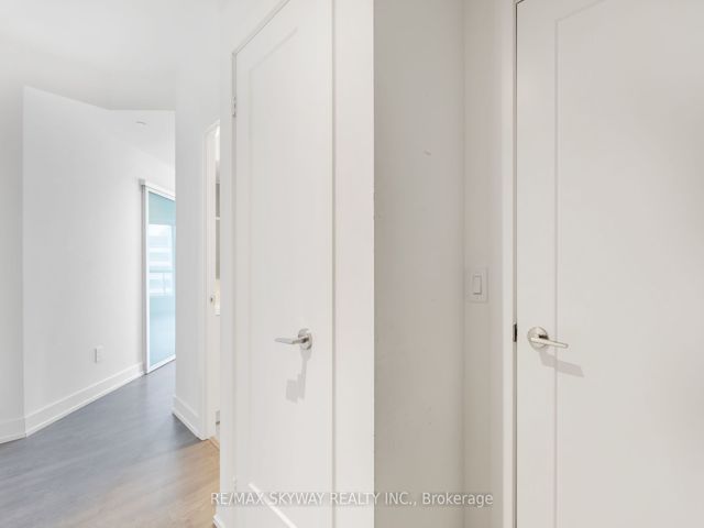 3233 - 5 Mabelle Ave W