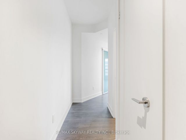 3233 - 5 Mabelle Ave W