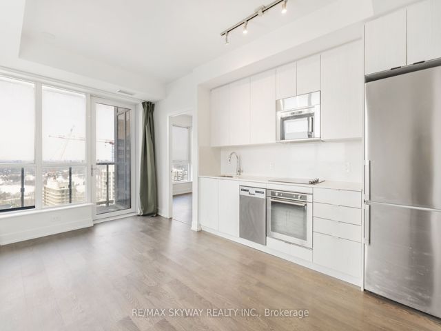 3233 - 5 Mabelle Ave W