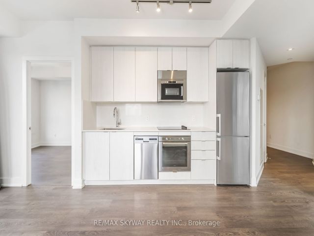 3233 - 5 Mabelle Ave W
