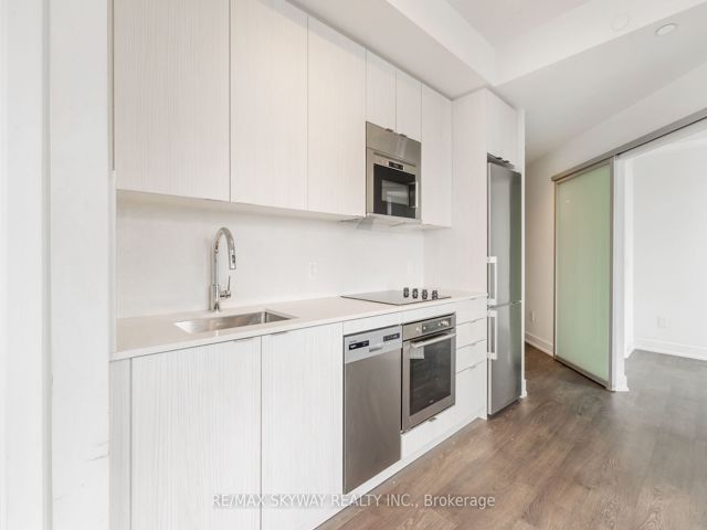 3233 - 5 Mabelle Ave W
