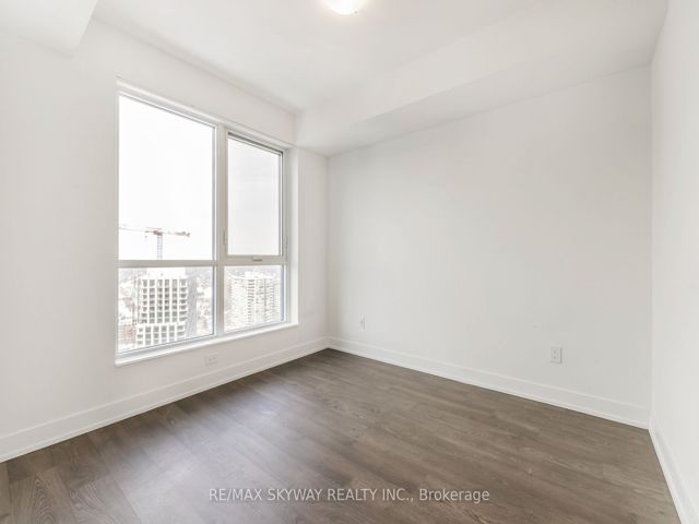 3233 - 5 Mabelle Ave W