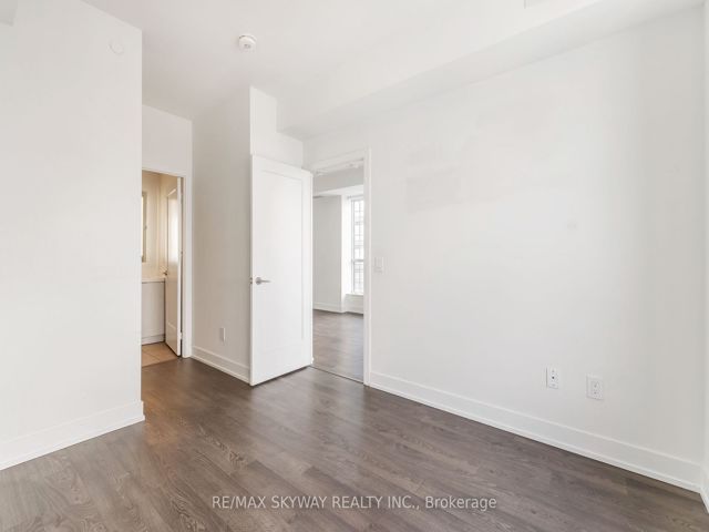 3233 - 5 Mabelle Ave W