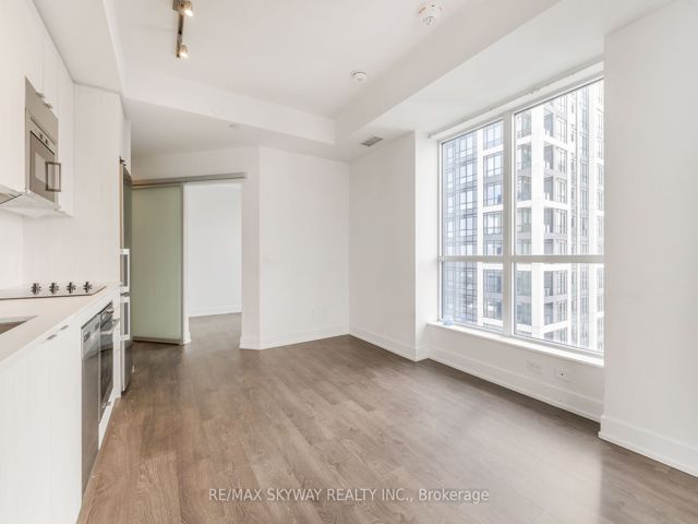 3233 - 5 Mabelle Ave W