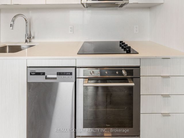 3233 - 5 Mabelle Ave W