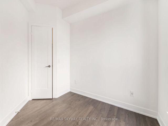 3233 - 5 Mabelle Ave W