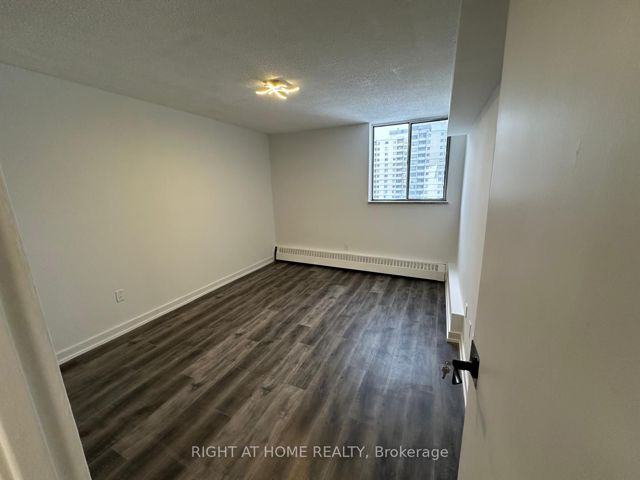 1616 - 320 Dixon Dr