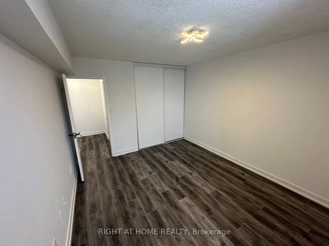 1616 - 320 Dixon Dr