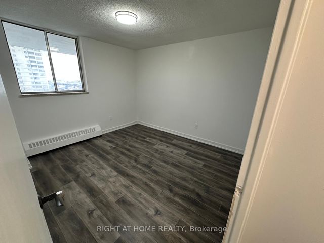 1616 - 320 Dixon Dr