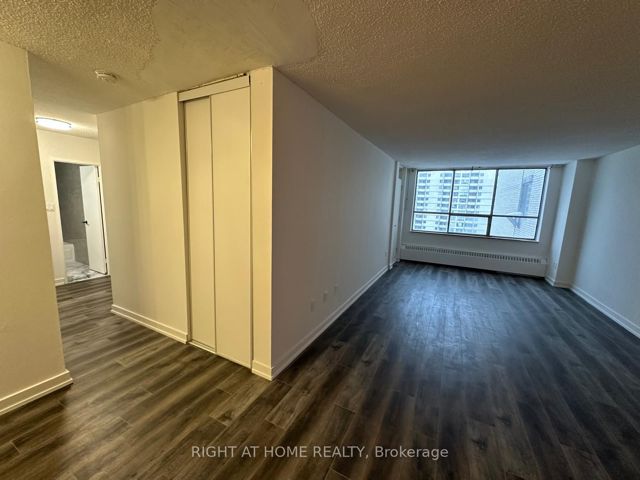 1616 - 320 Dixon Dr