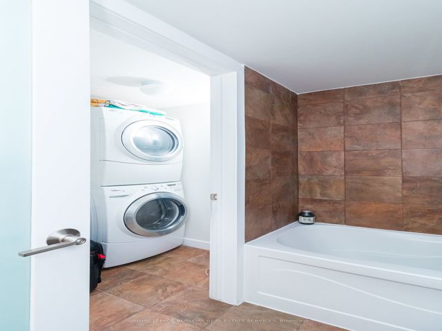 105 - 2 Fieldway Rd