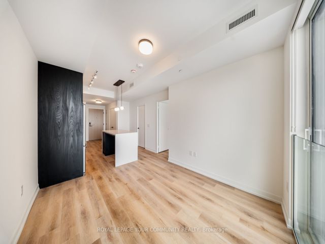 801 - 5 York Garden Way