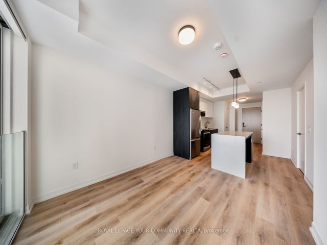 801 - 5 York Garden Way